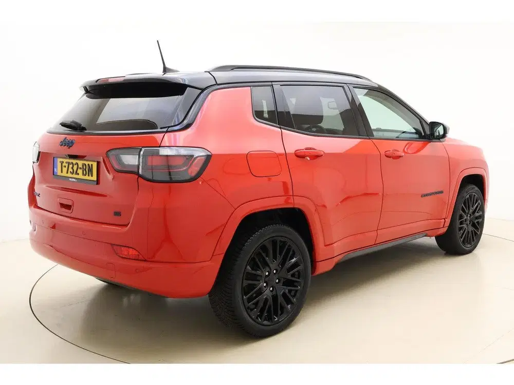 Jeep Compass 4xe 240 Plug-in Hybrid Electric S Automaat uit 2022, foto 2