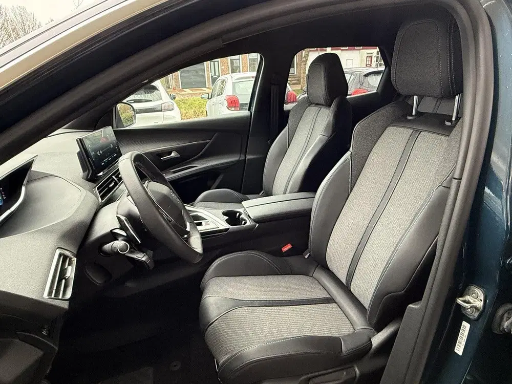 Peugeot 3008 1.6 HYbrid 180 Allure Pack Business uit 2024, foto 5
