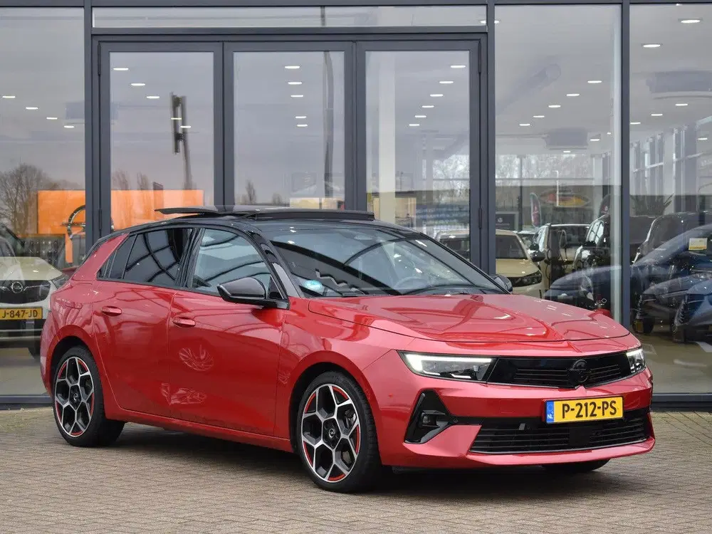 Opel Astra 1.6 Hybrid GS Line uit 2022