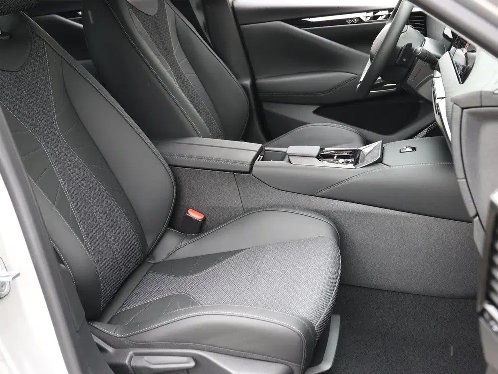 DS Automobiles DS 4 DS DS 4 1.2 145pk Hybrid Pallas uit 2025, foto 10
