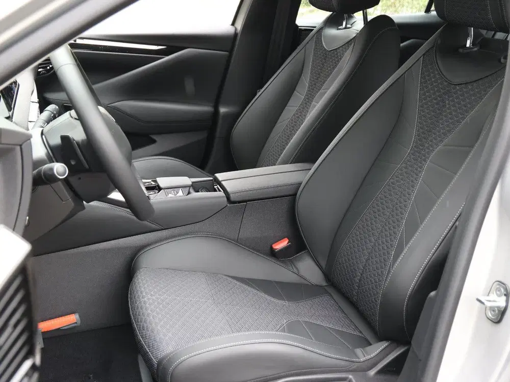 DS Automobiles DS 4 DS DS 4 1.2 145pk Hybrid Pallas uit 2025, foto 12