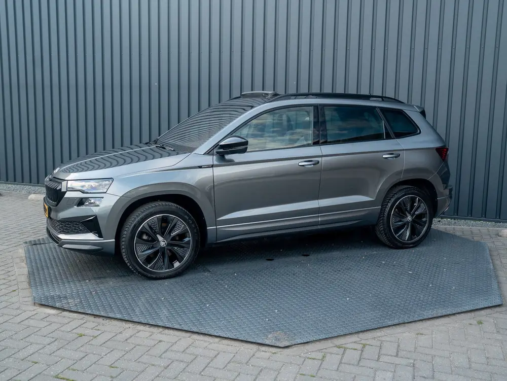 Skoda Karoq 1.5 TSI ACT Sportline Business uit 2025, foto 2