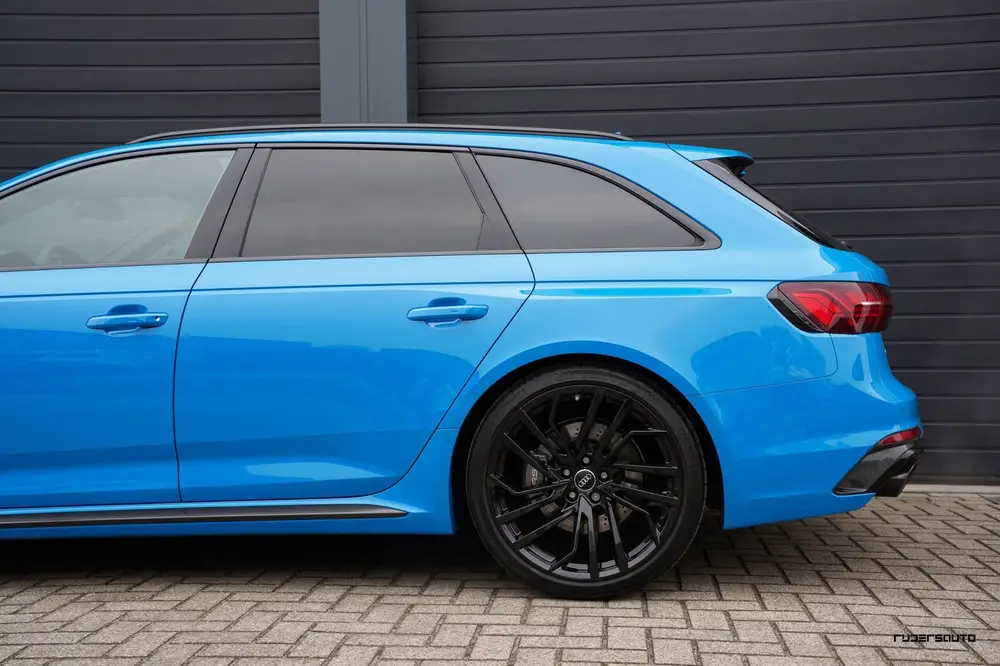 Audi RS4 uit 2020, foto 11