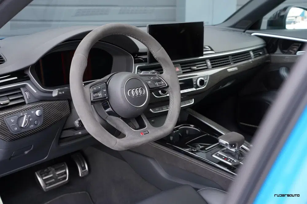Audi RS4 uit 2020, foto 14