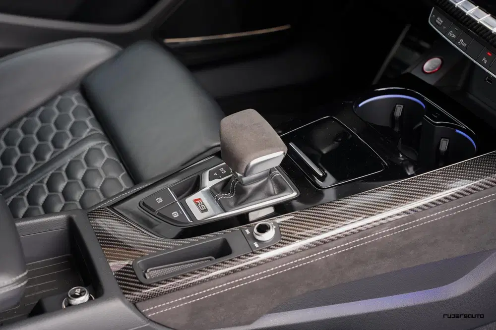 Audi RS4 uit 2020, foto 18
