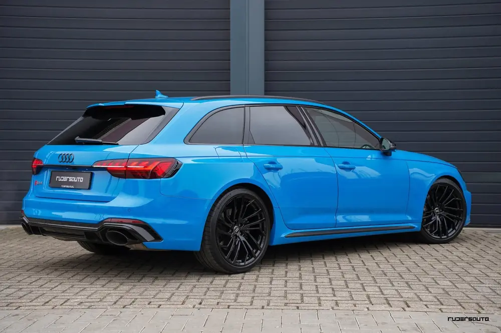 Audi RS4 uit 2020, foto 2