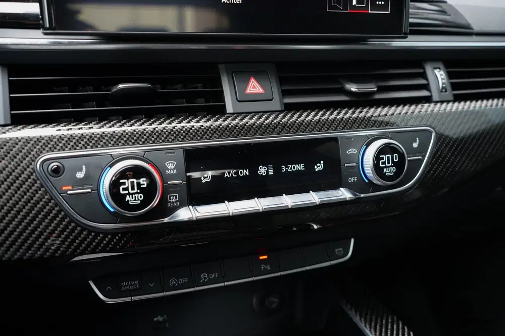 Audi RS4 uit 2020, foto 20