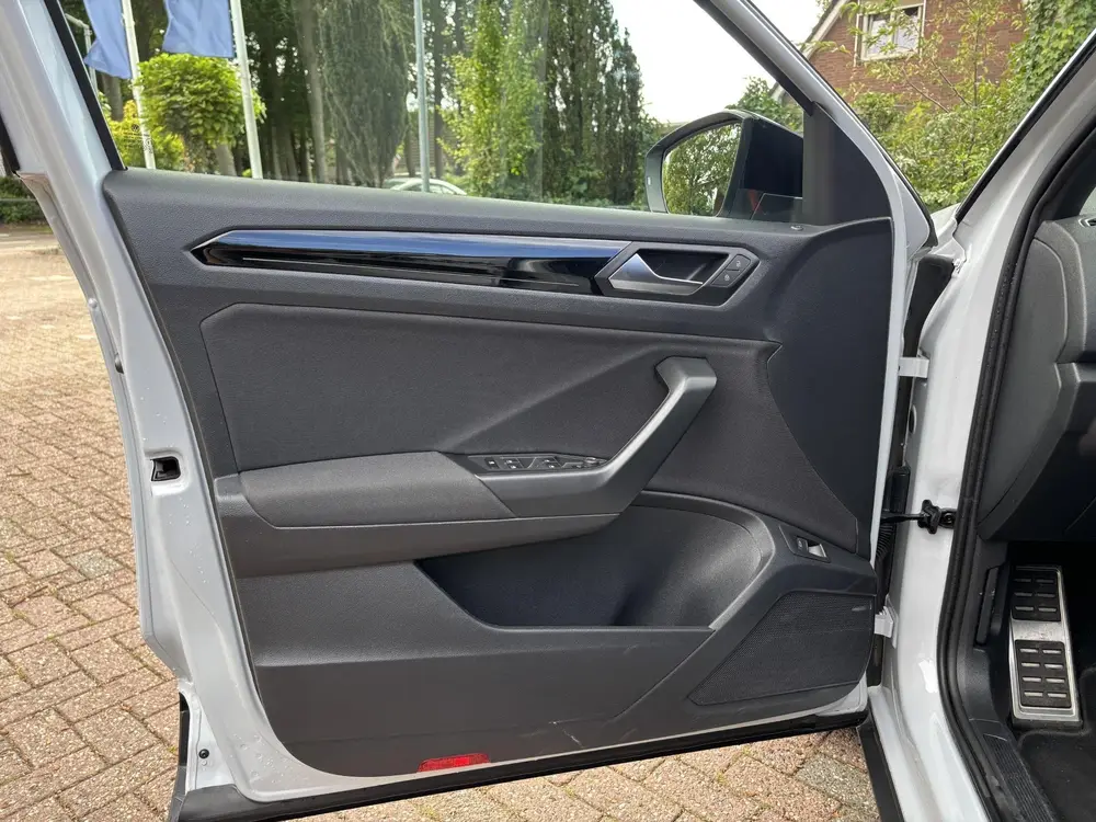 Volkswagen T-Roc 1.5 TSI DSG Sport|BlackStyle|Pano|White-Sil uit 2021, foto 9