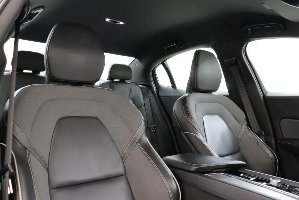 Volvo S60 B3 (M-HYBRID) R-DESIGN -HARMAN uit 2020, foto 10