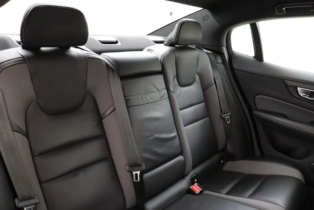 Volvo S60 B3 (M-HYBRID) R-DESIGN -HARMAN uit 2020, foto 12