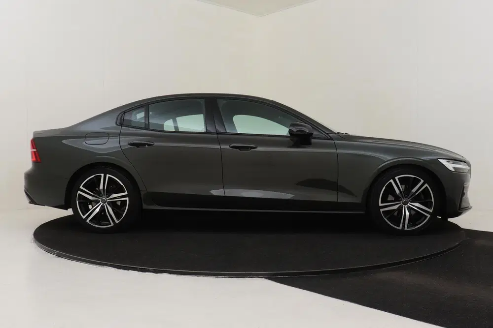 Volvo S60 B3 (M-HYBRID) R-DESIGN -HARMAN uit 2020, foto 13