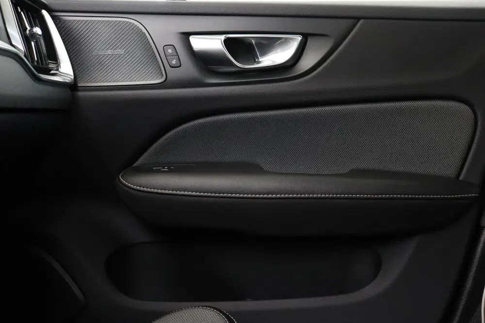 Volvo S60 B3 (M-HYBRID) R-DESIGN -HARMAN uit 2020, foto 14
