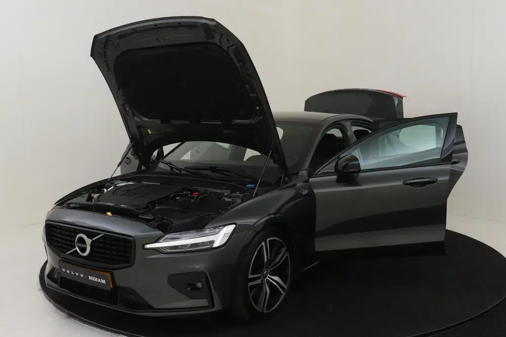 Volvo S60 B3 (M-HYBRID) R-DESIGN -HARMAN uit 2020, foto 17