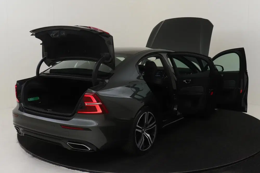 Volvo S60 B3 (M-HYBRID) R-DESIGN -HARMAN uit 2020, foto 19