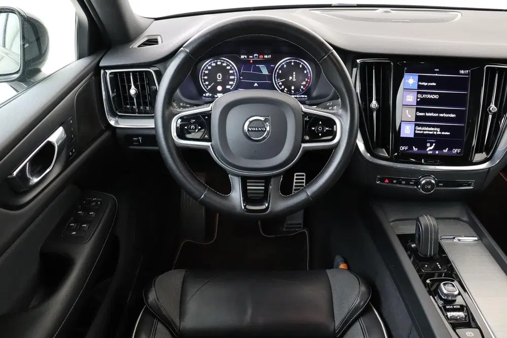 Volvo S60 B3 (M-HYBRID) R-DESIGN -HARMAN uit 2020, foto 2