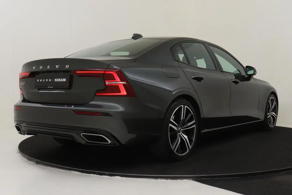 Volvo S60 B3 (M-HYBRID) R-DESIGN -HARMAN uit 2020, foto 3