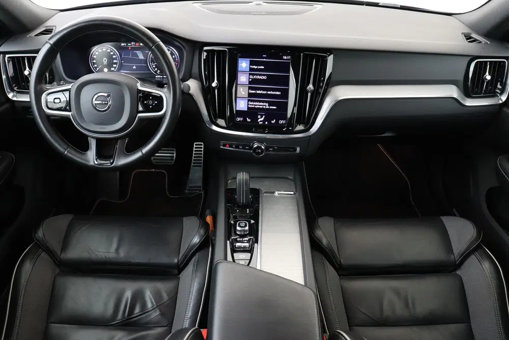 Volvo S60 B3 (M-HYBRID) R-DESIGN -HARMAN uit 2020, foto 4