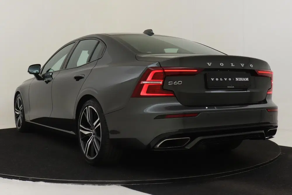Volvo S60 B3 (M-HYBRID) R-DESIGN -HARMAN uit 2020, foto 5