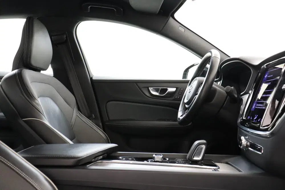 Volvo S60 B3 (M-HYBRID) R-DESIGN -HARMAN uit 2020, foto 8