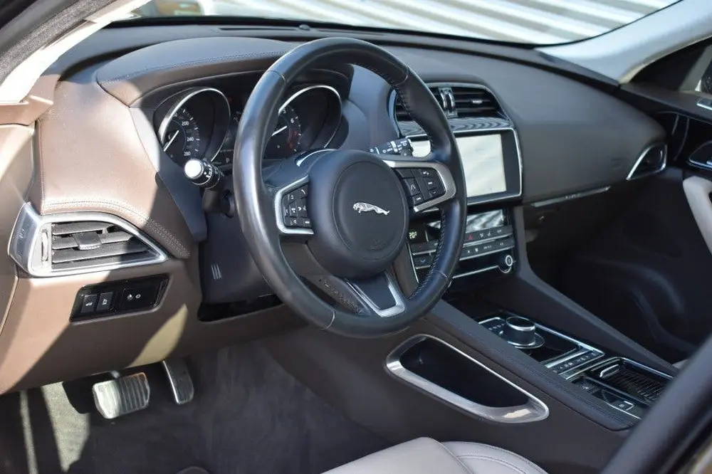 Jaguar F-Pace 2.0T AWD PRESTIGE / LEDER + STOEL VERW. / P.CA uit 2019, foto 15
