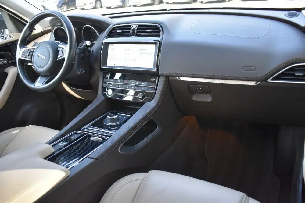 Jaguar F-Pace 2.0T AWD PRESTIGE / LEDER + STOEL VERW. / P.CA uit 2019, foto 17