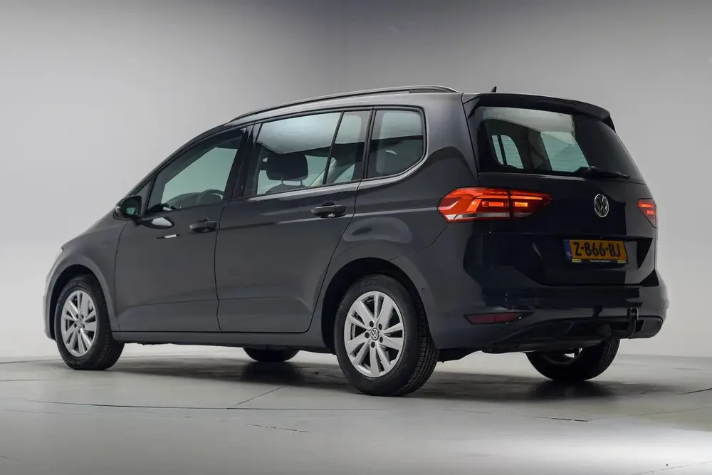 Volkswagen Touran 1.5 TSI Highline Business [ Adapt.cruise C uit 2020, foto 3