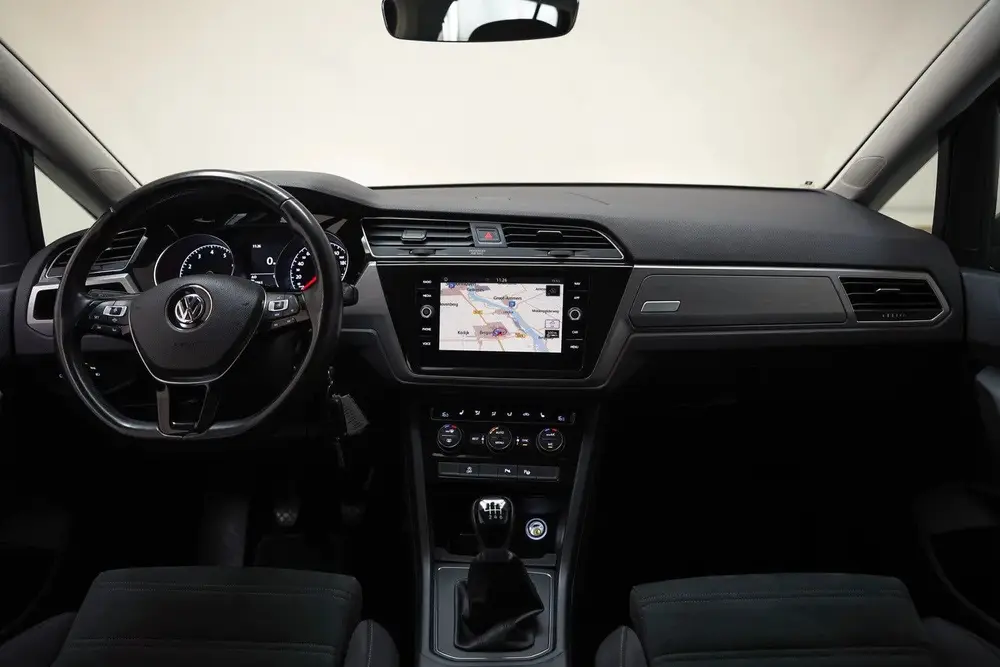 Volkswagen Touran 1.5 TSI Highline Business [ Adapt.cruise C uit 2020, foto 4