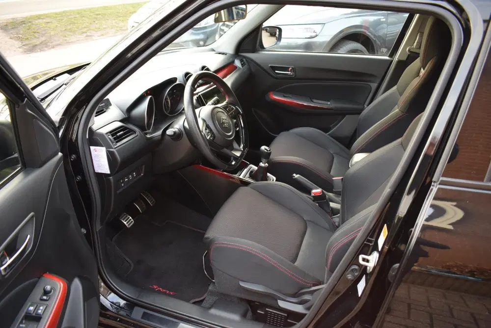 Suzuki Swift NAVI uit 2021, foto 10