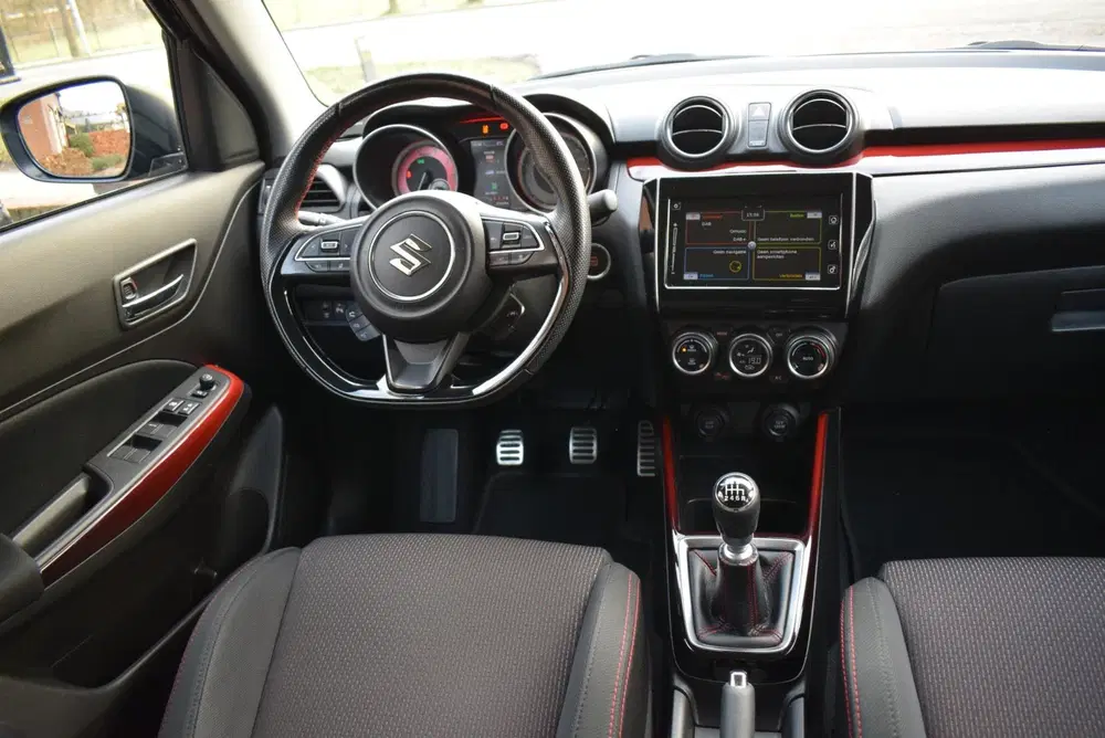 Suzuki Swift NAVI uit 2021, foto 14