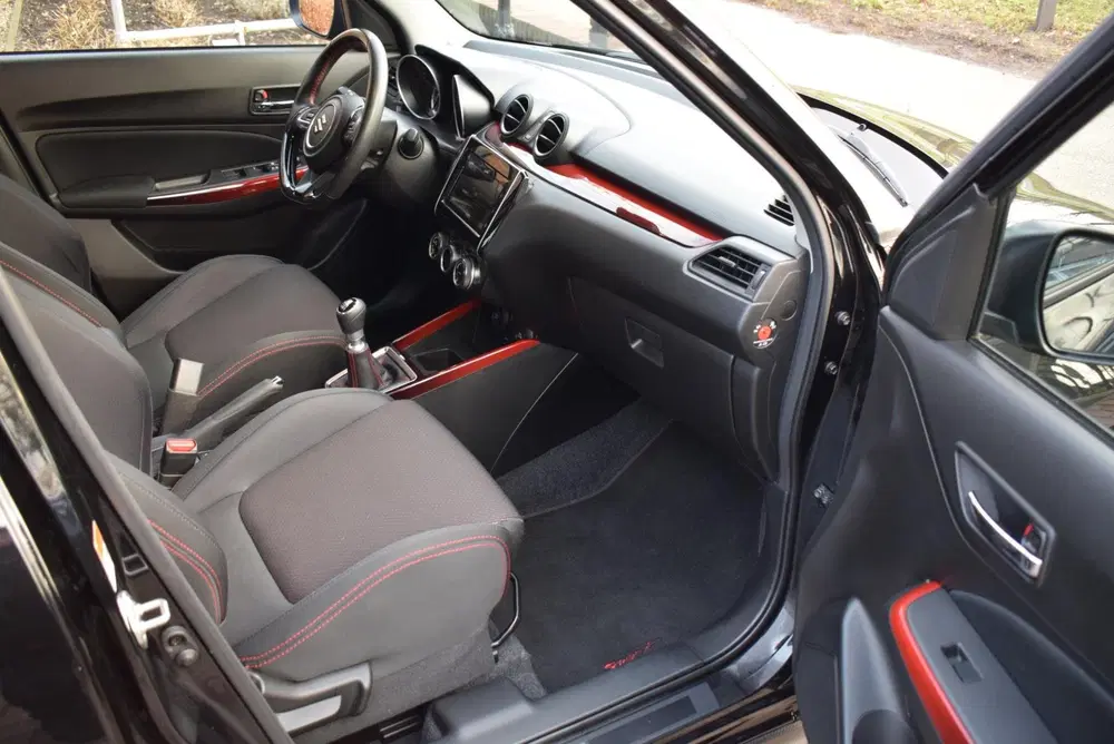Suzuki Swift NAVI uit 2021, foto 6
