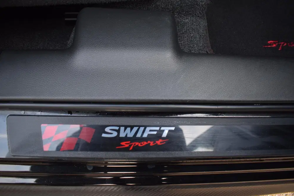 Suzuki Swift NAVI uit 2021, foto 8