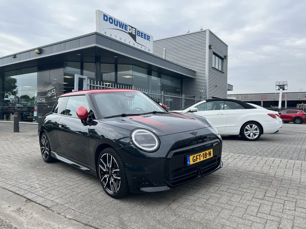 Mini John Cooper Works Cooper SE John Cooper Works M 54.2 kWh pan uit 2024