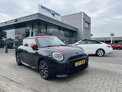 Mini John Cooper Works Cooper SE John Cooper Works M 54.2 kWh pan uit 2024