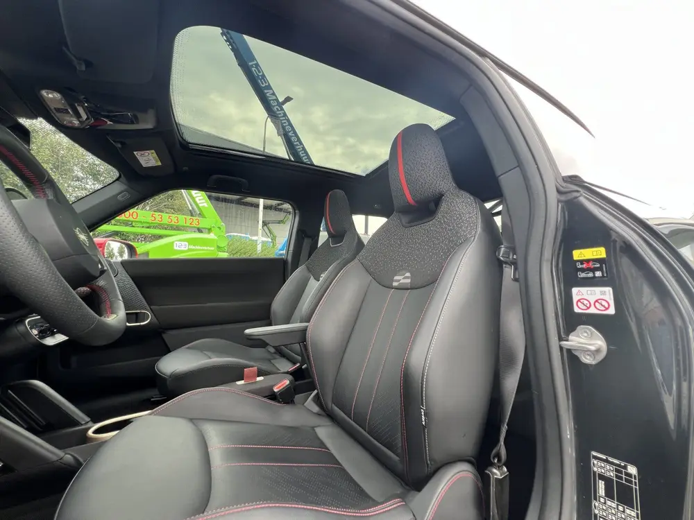 Mini John Cooper Works Cooper SE John Cooper Works M 54.2 kWh pan uit 2024, foto 10