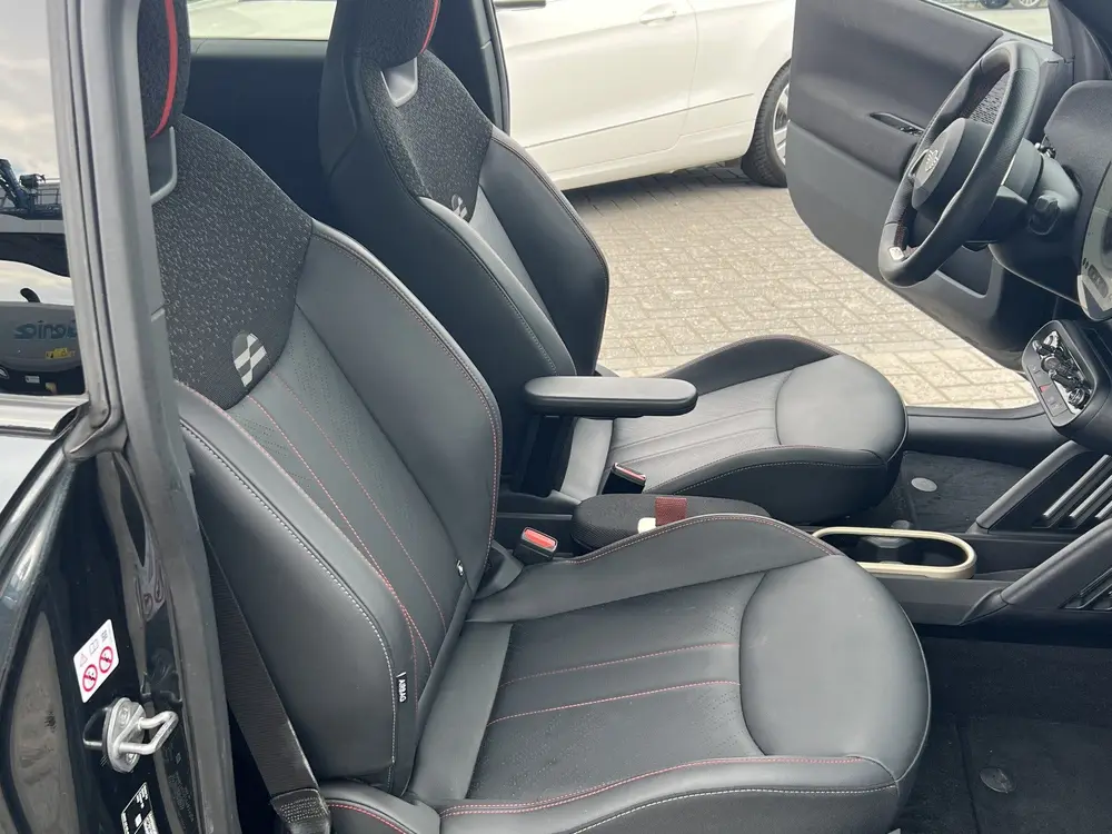 Mini John Cooper Works Cooper SE John Cooper Works M 54.2 kWh pan uit 2024, foto 12