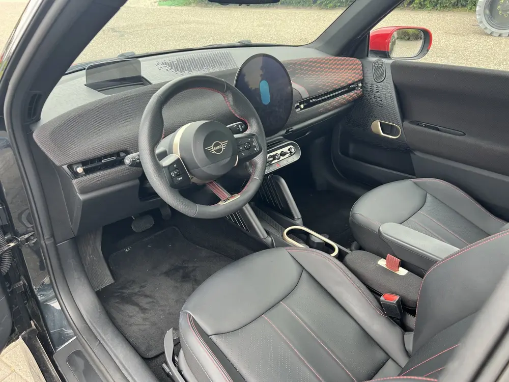 Mini John Cooper Works Cooper SE John Cooper Works M 54.2 kWh pan uit 2024, foto 4