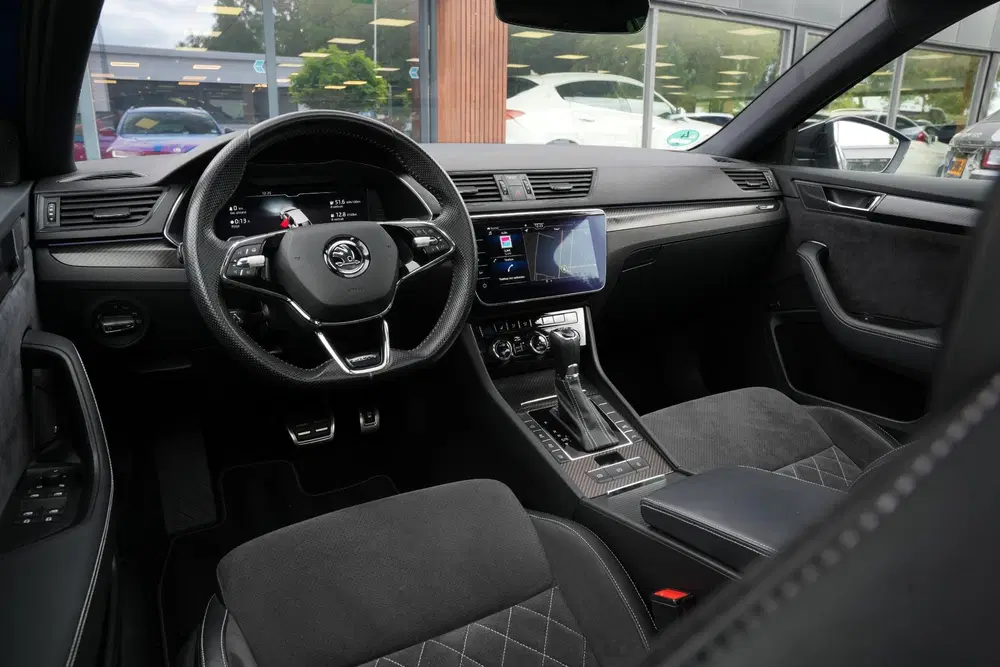 Skoda Superb 1.4 iV Sportline Panoramadak Canton 360 C uit 2021, foto 2