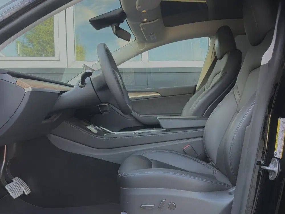 Tesla Model Y Performance AWD 75kWh uit 2023, foto 13