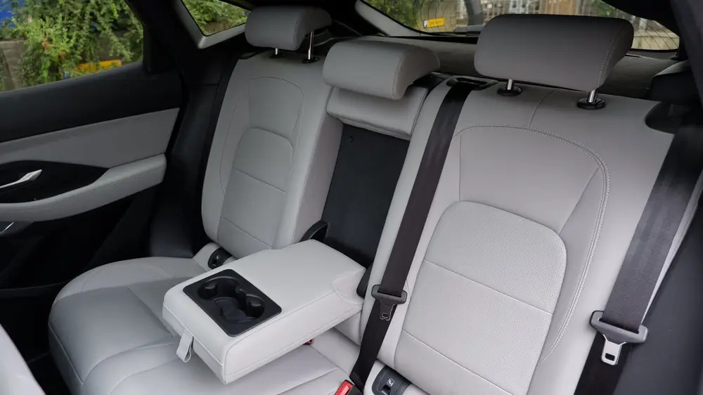 Jaguar E-Pace 1.5 P300e AWD R-Dynamic S incl. BTW uit 2023, foto 15