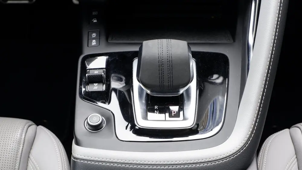 Jaguar E-Pace 1.5 P300e AWD R-Dynamic S incl. BTW uit 2023, foto 20