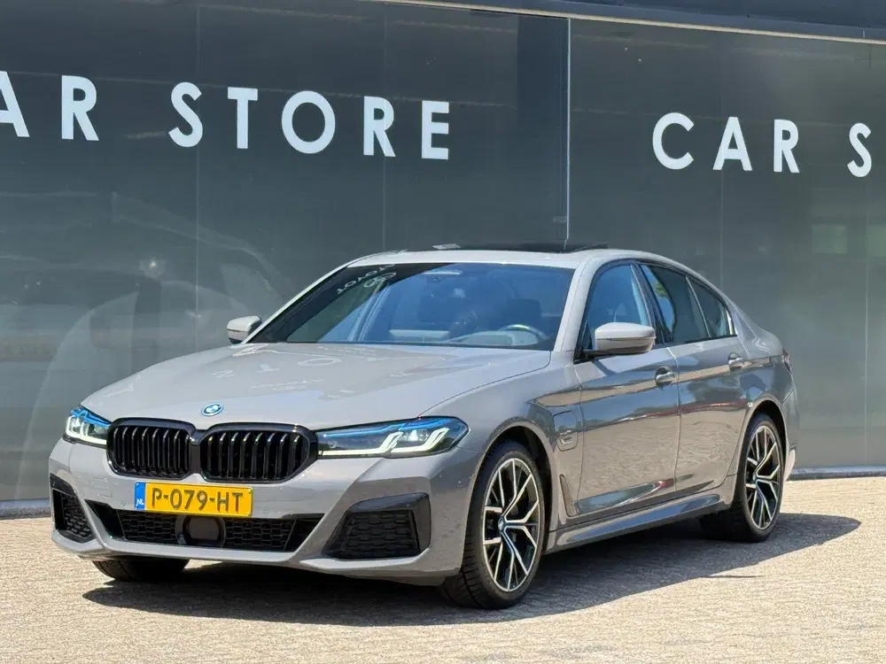 BMW 5-serie 530e M-Sport BERNINAGRAU Pano uit 2022, foto 10