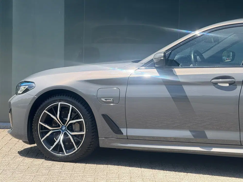 BMW 5-serie 530e M-Sport BERNINAGRAU Pano uit 2022, foto 17