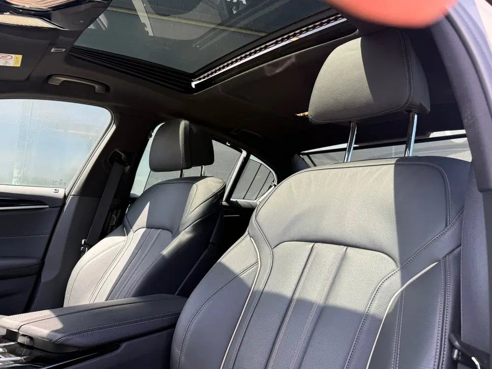 BMW 5-serie 530e M-Sport BERNINAGRAU Pano uit 2022, foto 19