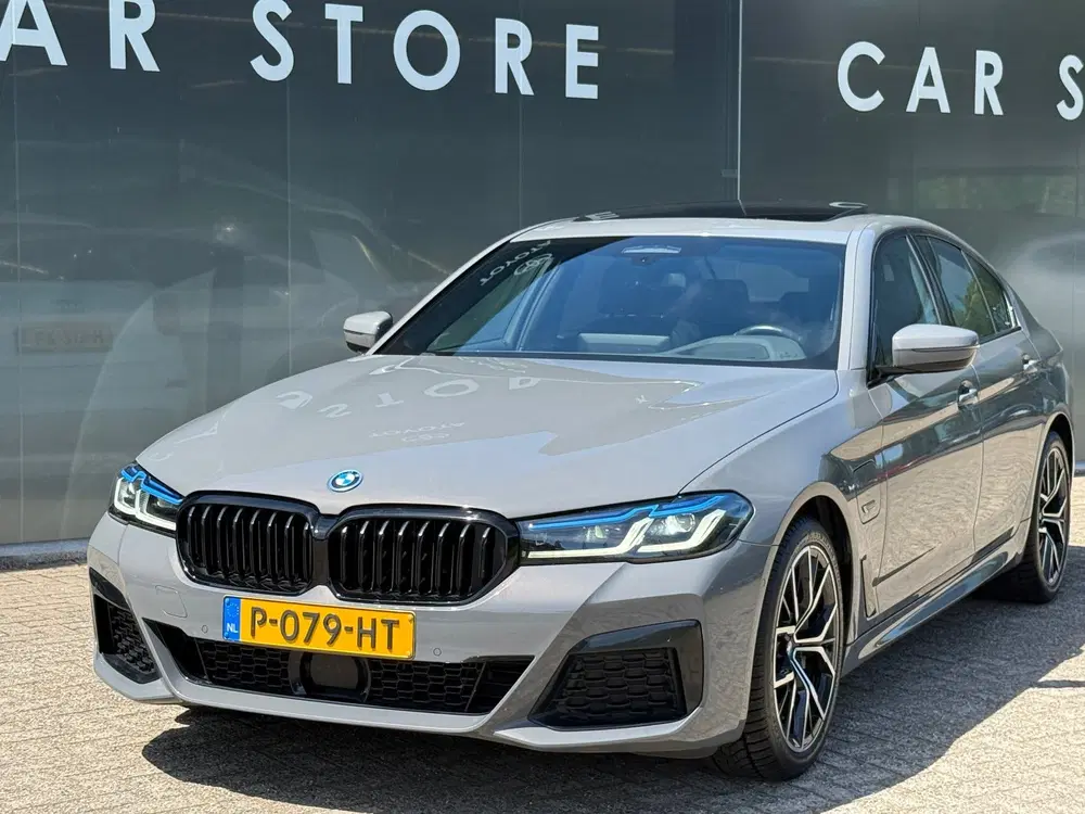 BMW 5-serie 530e M-Sport BERNINAGRAU Pano uit 2022, foto 3