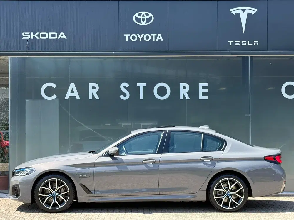 BMW 5-serie 530e M-Sport BERNINAGRAU Pano uit 2022, foto 7