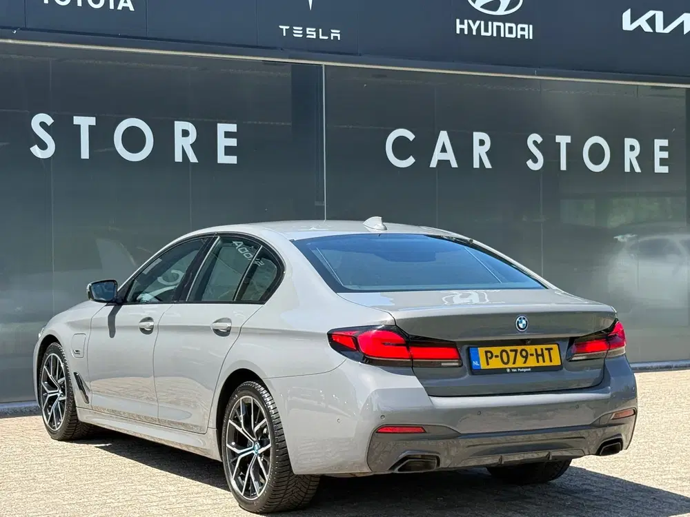 BMW 5-serie 530e M-Sport BERNINAGRAU Pano uit 2022, foto 8
