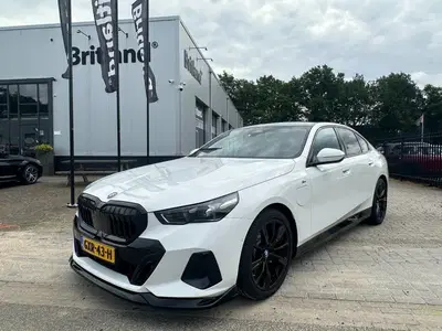 BMW 5-serie 530e X-drive M-Sport bj2024 *Leer *Laser * uit 2024