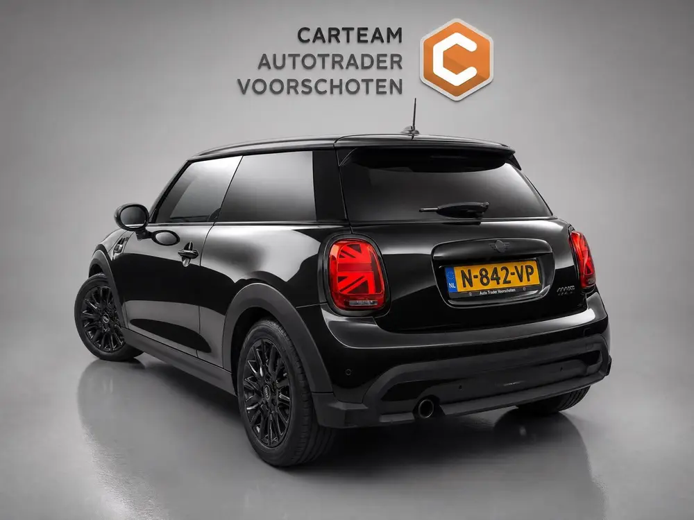 Mini Cooper 1.5 Cooper Classic uit 2022, foto 2