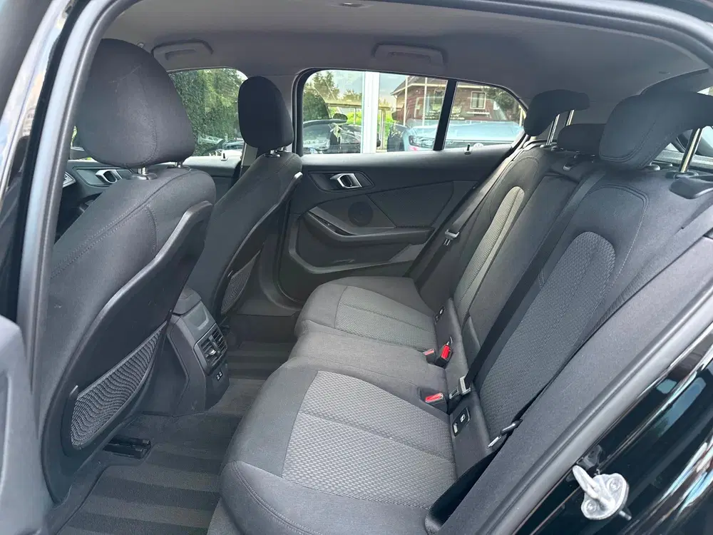BMW 1-serie 118i uit 2020, foto 11
