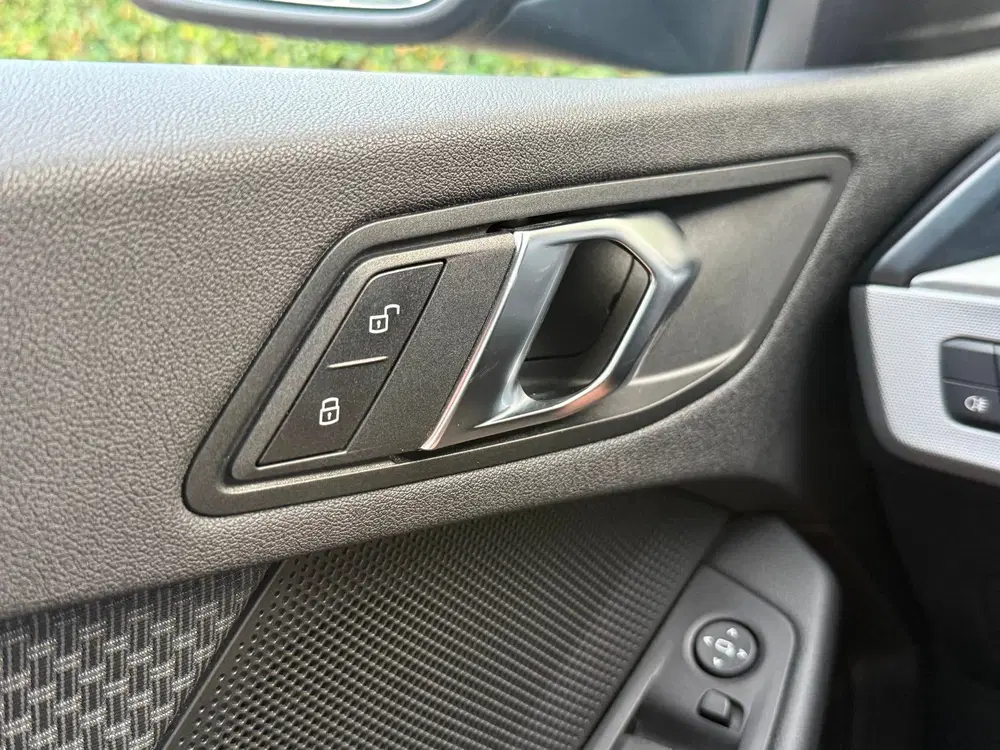 BMW 1-serie 118i uit 2020, foto 14